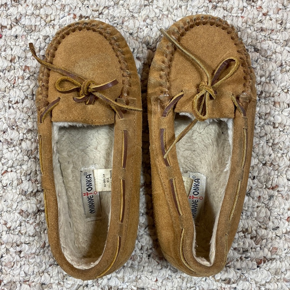 Minnetonka girls size 2 moccasins brown leather fleece lined
